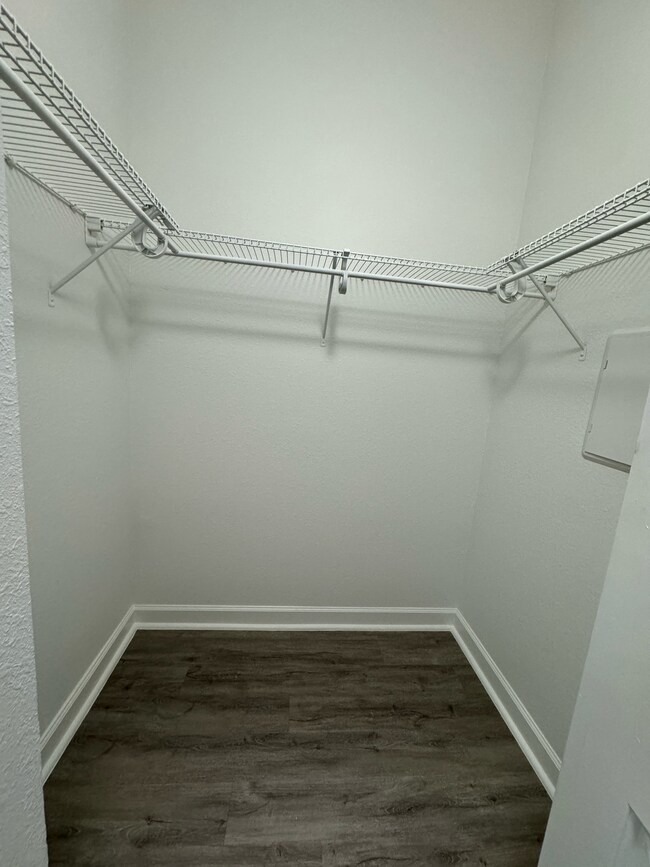 walk-in closet - 8235 Lake Dr