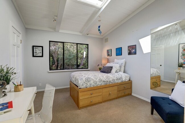 Building Photo - FIVE BEDROOM THREE-AND-A-HALF BATH HOME WI...