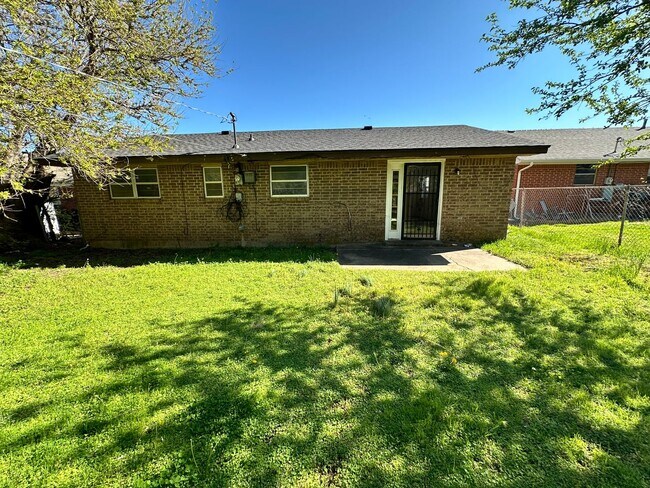 Building Photo - 3 bed 1.5 bath NW OKC