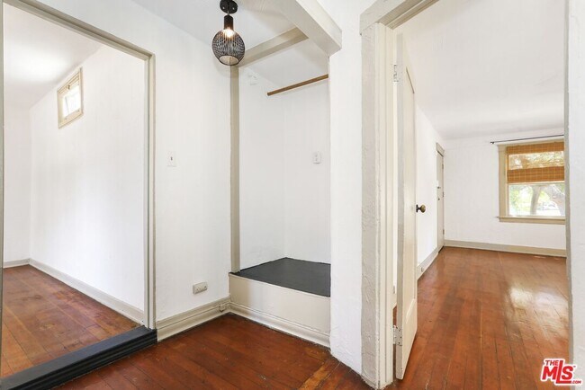 Building Photo - 1159 N Fuller Ave