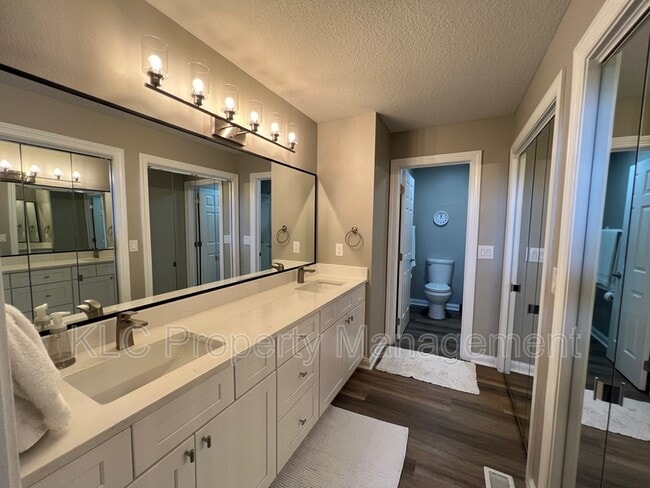 Building Photo - 5978 EP True Pkwy