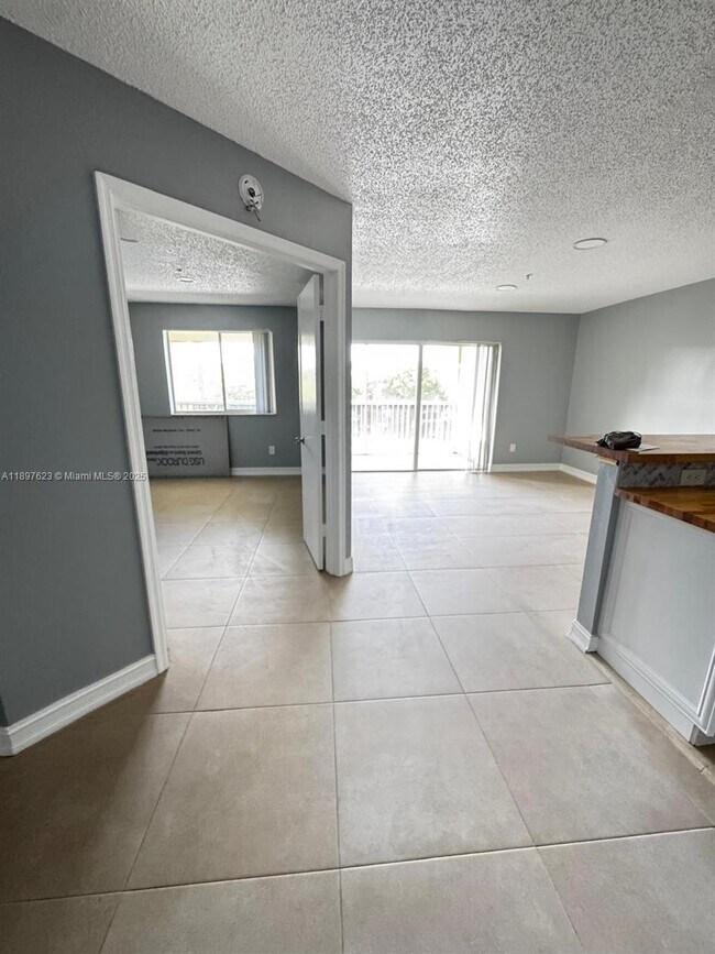 Building Photo - 450 S Park Rd