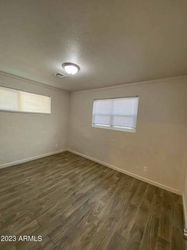 Building Photo - 1595 W Mountain View Rd