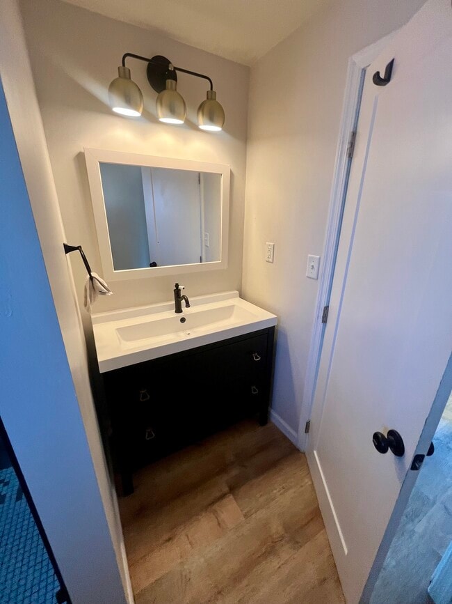 Building Photo - 1802 E Cypress St