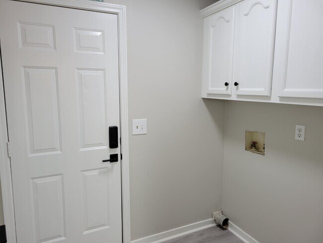 Building Photo - 119 Cedar Spring Cir