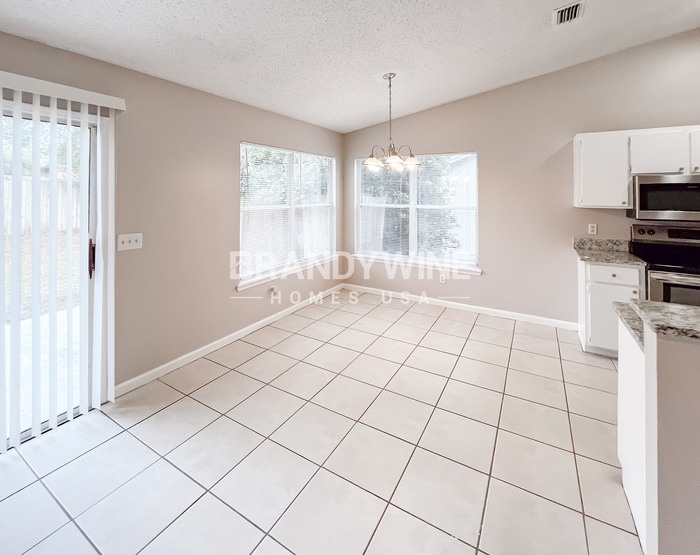 Building Photo - 8055 International Village Dr