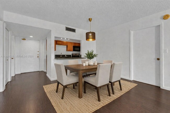 Building Photo - 230 Lakeview Dr