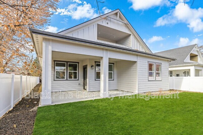 Building Photo - 4642 N Maple Grove Rd