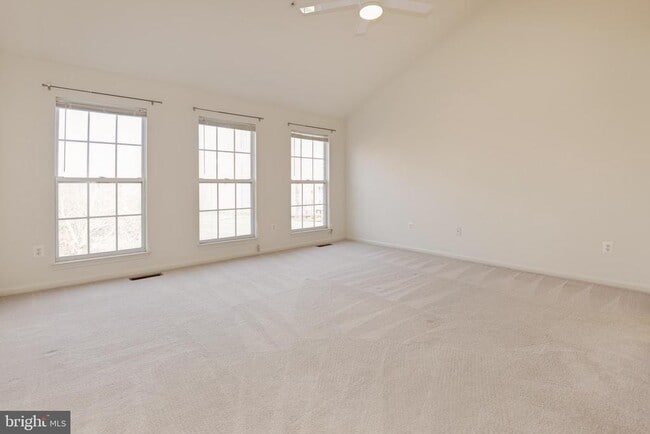 Building Photo - 1984 Crescent Park Dr