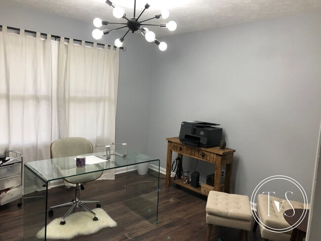 Building Photo - BEAUTIFUL FULLY RENOVATED HOME YOU WON'T WANT TO MISS!