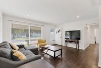 Building Photo - 813 Riderwood Dr