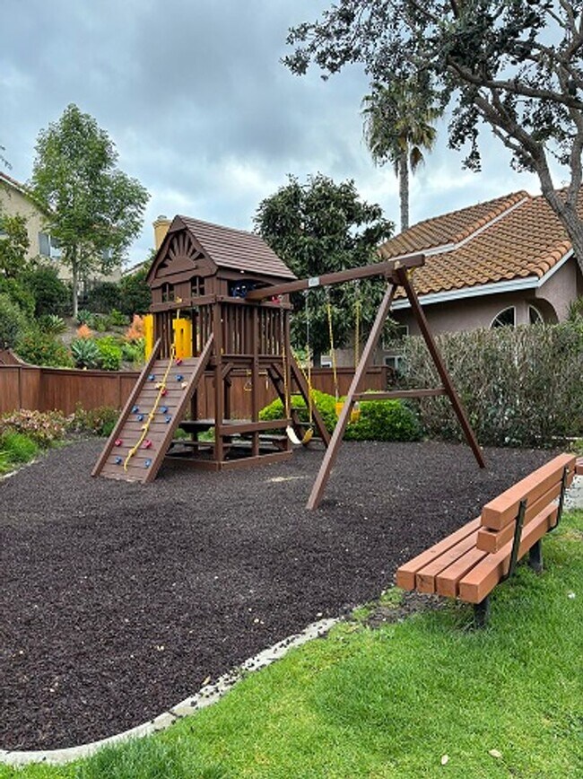 Building Photo - 4 Bedroom Home in The Promenade at La Costa!