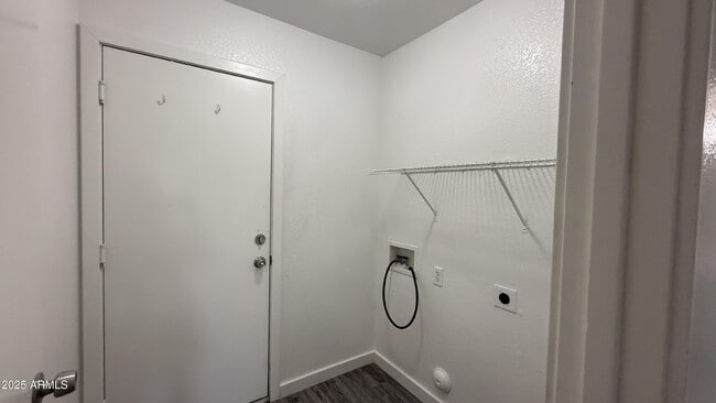 Building Photo - 679 W Jardin Dr