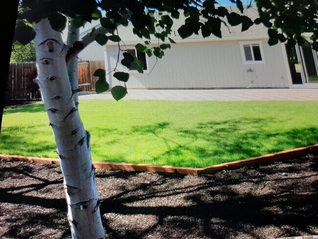 Building Photo - 3138 SW Newberry Ave