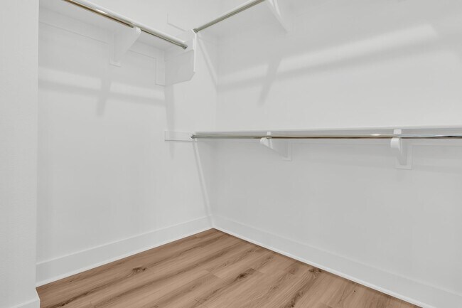 Building Photo - 720 Olivier Dr