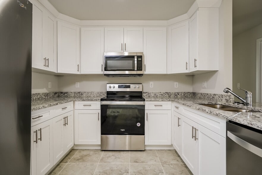 Building Photo - 1077 Capri Cir