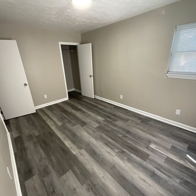 Building Photo - 4 Bed 2 Bath for Rent