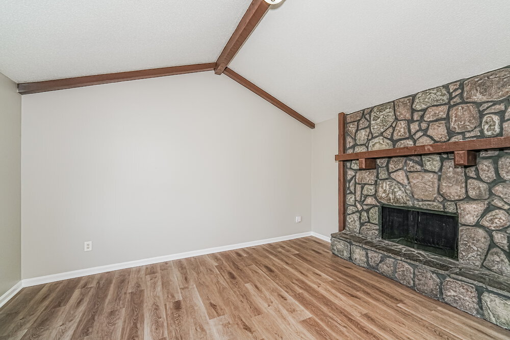 Building Photo - 933 Edwards Lake Rd