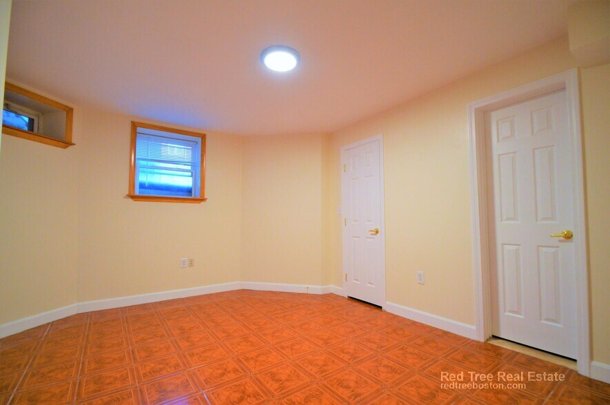 Building Photo - 73 Thatcher St