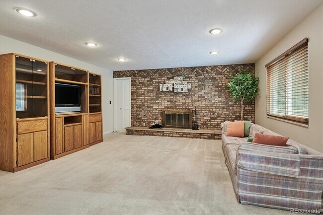 Building Photo - 10725 E Maplewood Dr