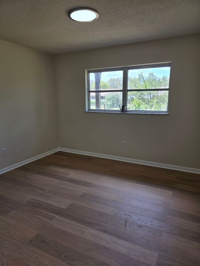 Building Photo - Spacious 3BR/2BA Home with 2-Car Carport & RV/Boat Parking