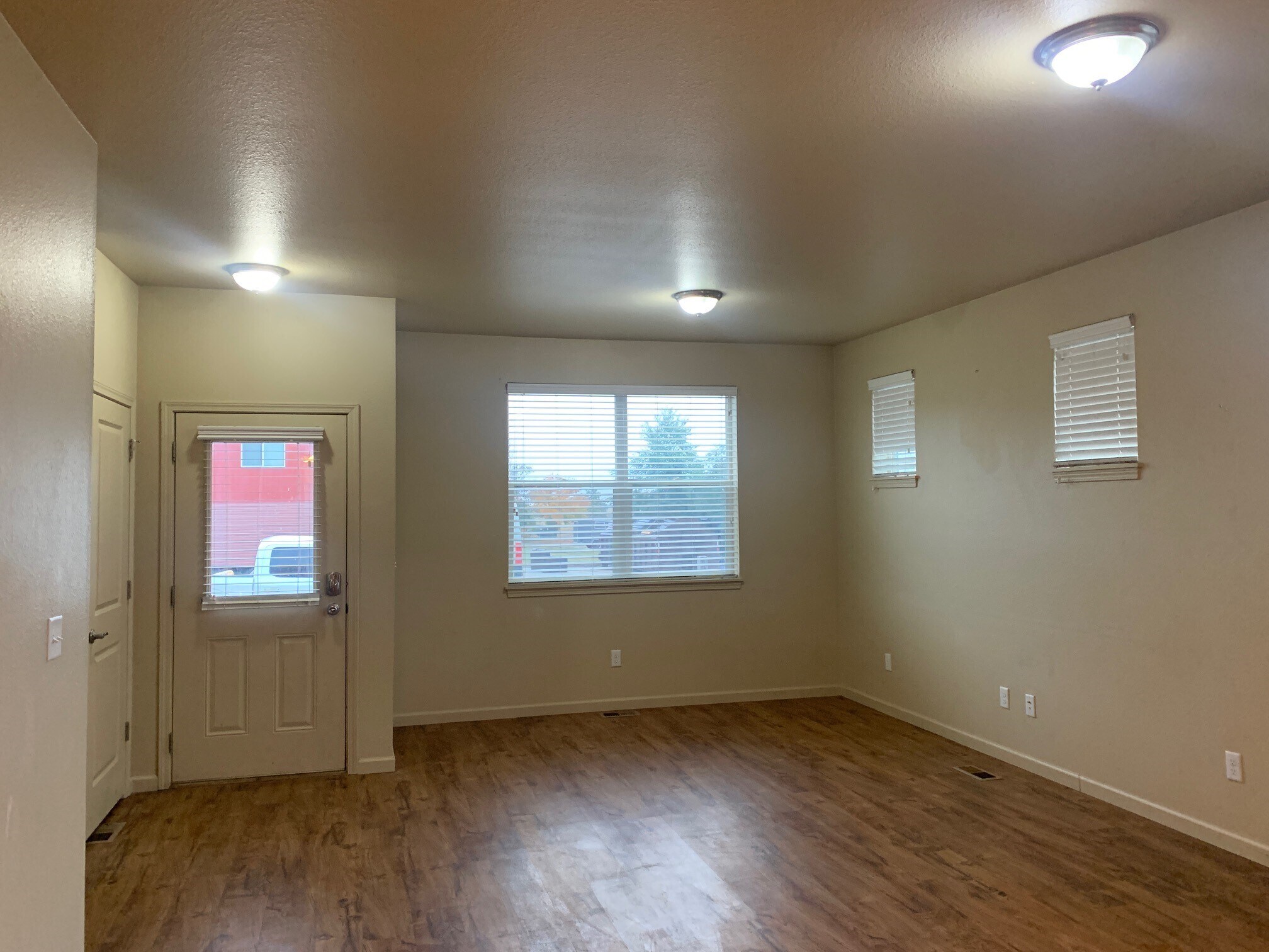 Building Photo - 3025 17th Ave W