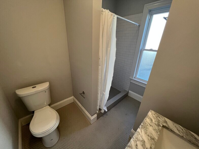 Building Photo - 371 Beacon St
