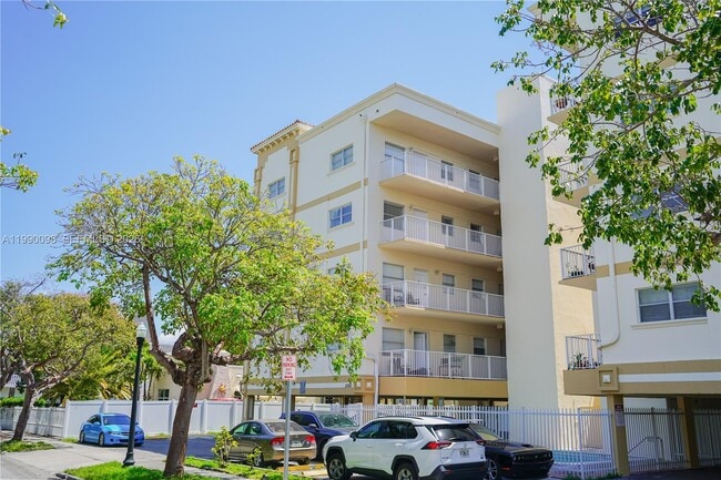 Building Photo - 2008 Jackson St