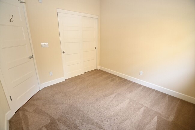 Building Photo - 6543 Tralee Village Dr