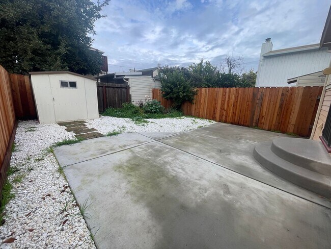 Building Photo - Gorgeous 3 Bedroom Home in Alameda.