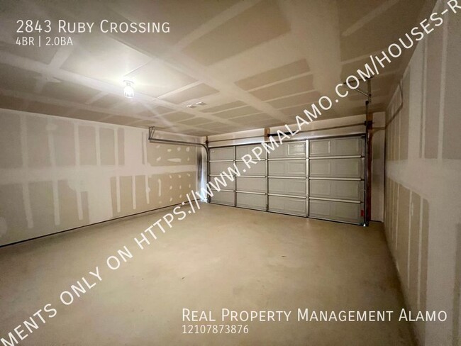 Building Photo - **MOVE-IN SPECIAL** Coming Soon! AMAZING 4...