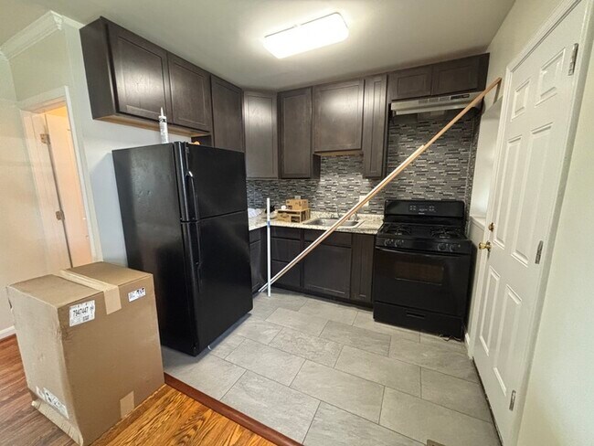 Building Photo - 3 Bedroom Townhome, 21206
