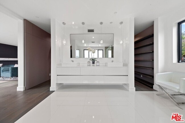 Building Photo - 2030 Talmadge St