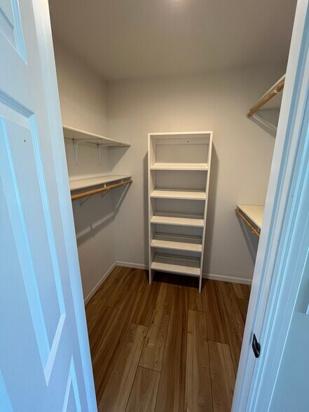 Building Photo - 629 Woodland Park Dr