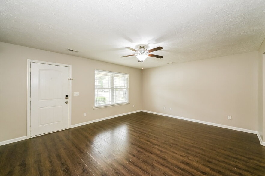 Building Photo - 2919 Painted Pony Dr