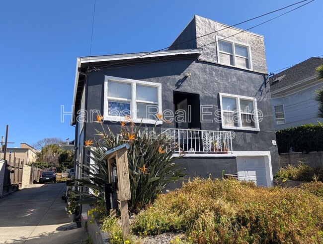 Primary Photo - 814 E 23rd St