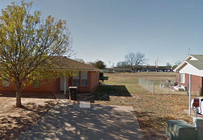 Primary Photo - 320 SE Railroad St