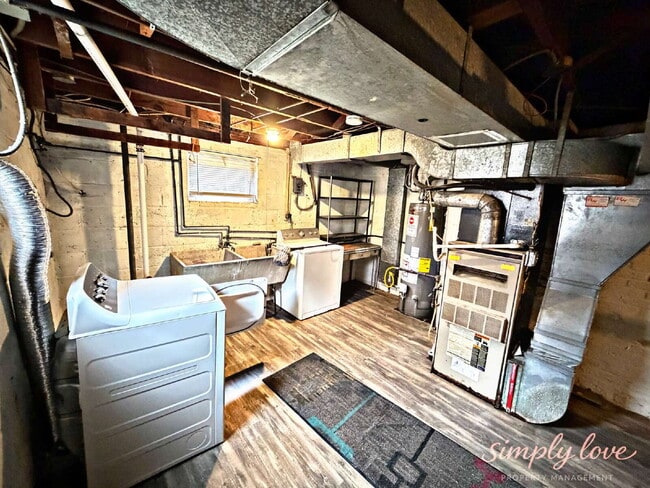 Building Photo - 4526 Albion Rd