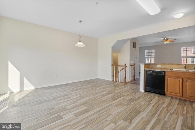 Building Photo - 407 Susan Cir