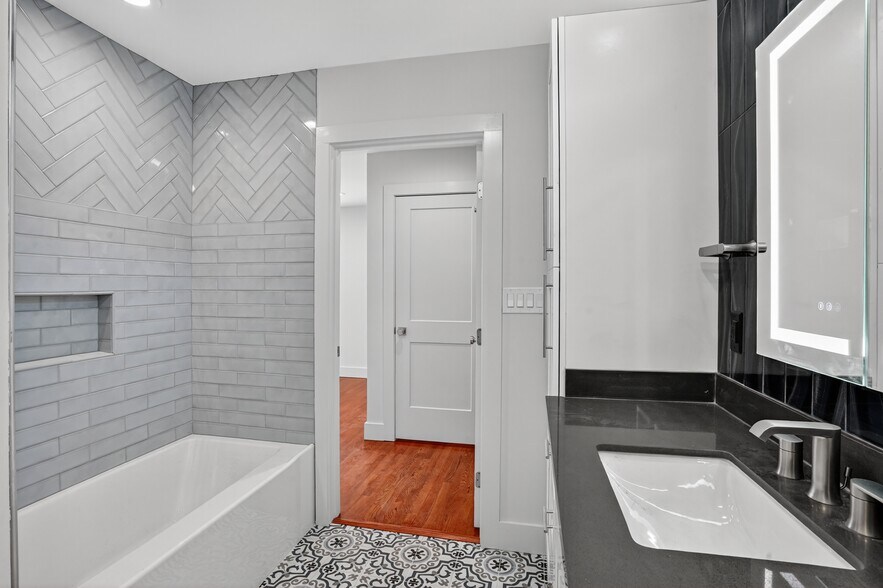 Building Photo - 2825 Cherry St