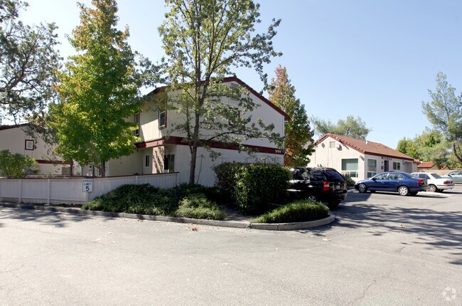 Building Photo - Rolling Hills Apartments I & II