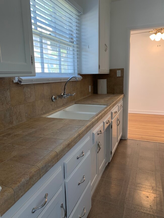 Beautiful new tile and new grout countertop - 3121 Arizona Ave