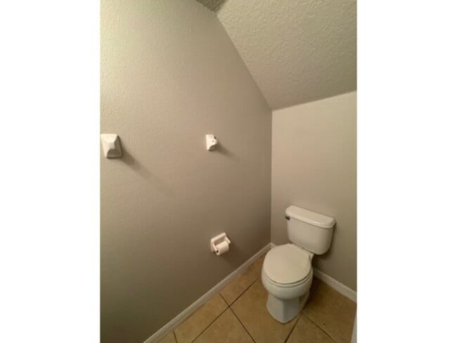 Building Photo - Gorgeous 3 Bedroom, 2.5 Bath Townhouse in ...