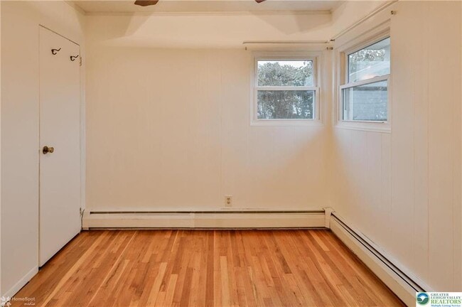 Building Photo - 1557 Greenview Dr