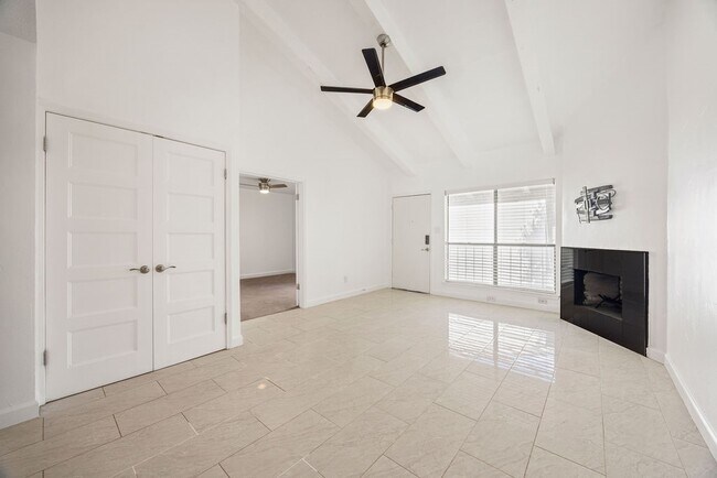 Building Photo - 5711 Sugar Hill Dr
