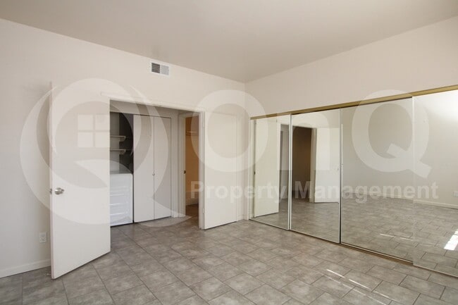 Building Photo - 930 N Mesa Dr