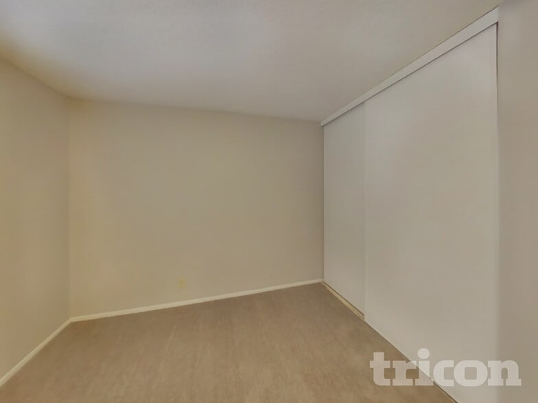 Building Photo - 8238 Bent Meadow Dr