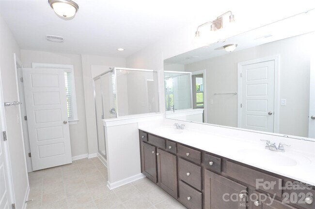 Building Photo - 1133 Overlake Dr