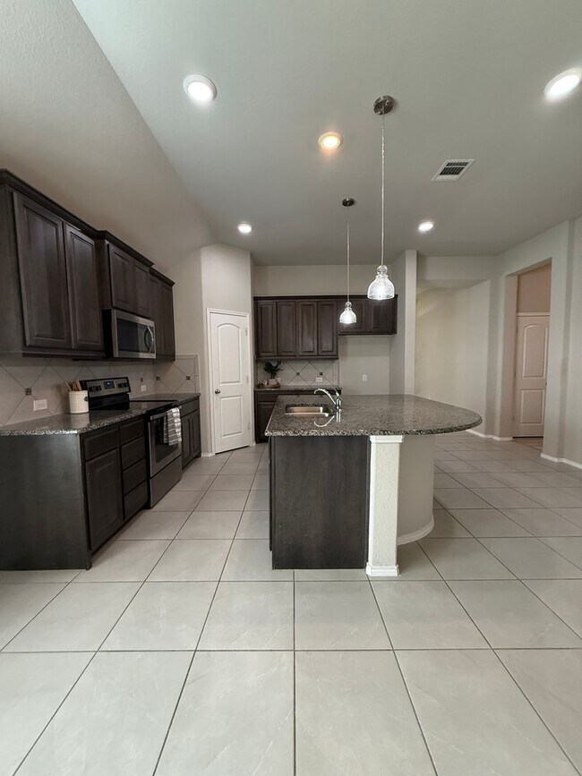 Building Photo - 3/2/2 Heights of Weatherford Estates