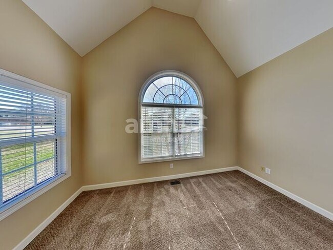 Building Photo - 3306 Robinwood Dr
